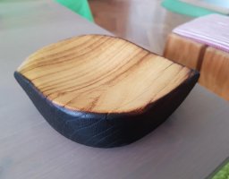 Dřevěné erby, řezby a dláta