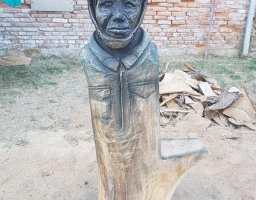 Postavy - dřevěné sochy